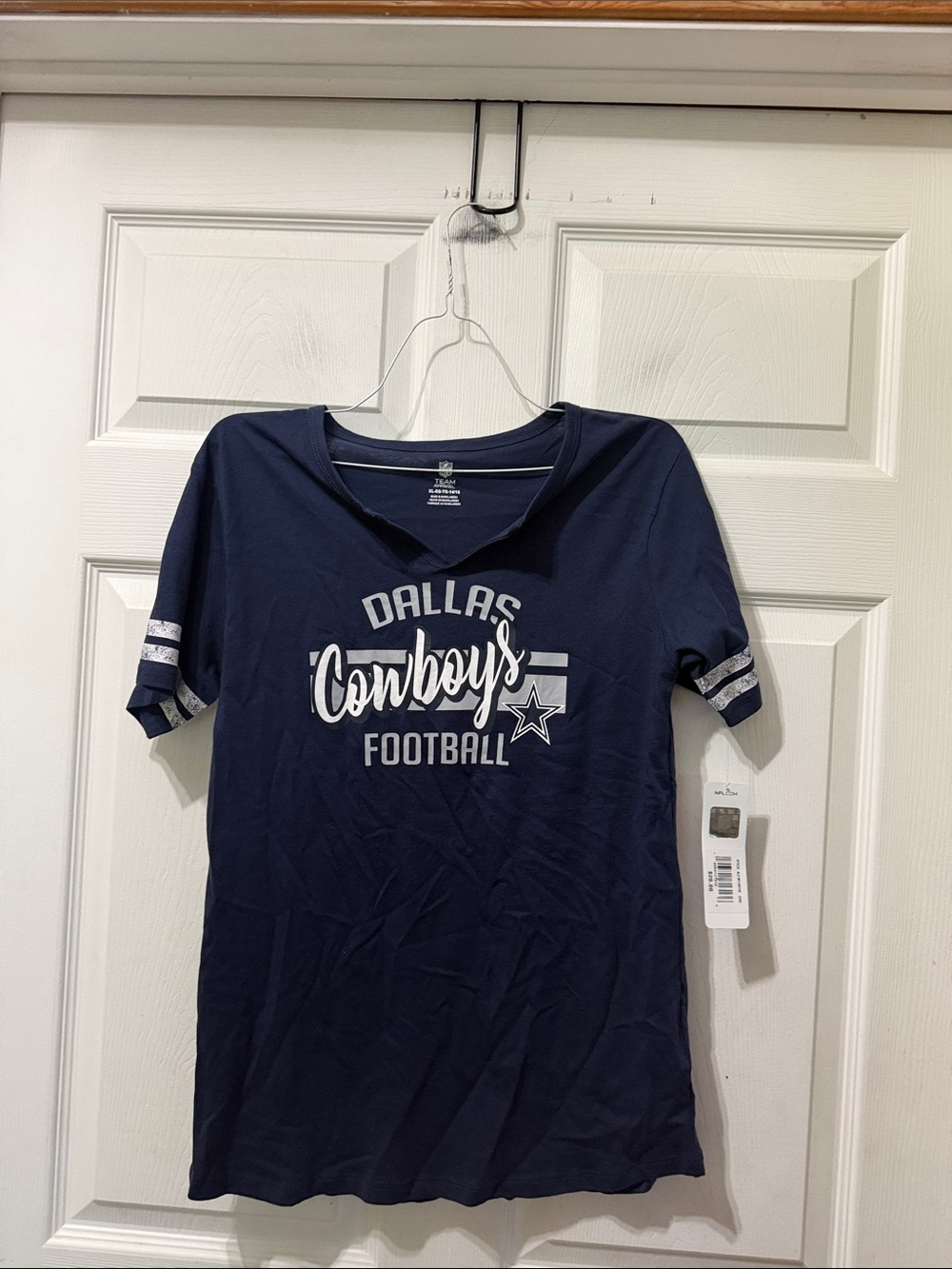 NWT NFL Navy Dallas Cowboys Script Logo Tee XL V NECK